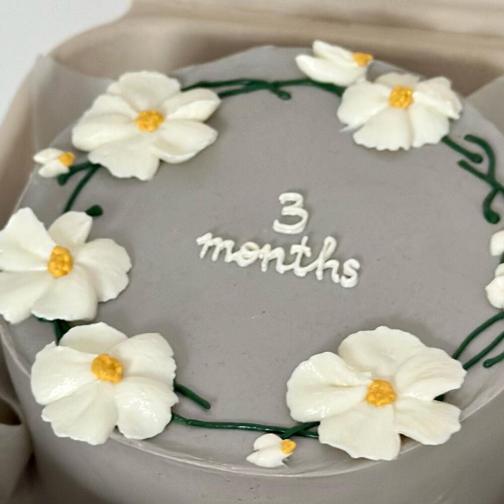 Бенто торт малышу на каждый месяц с ромашками с цветочками