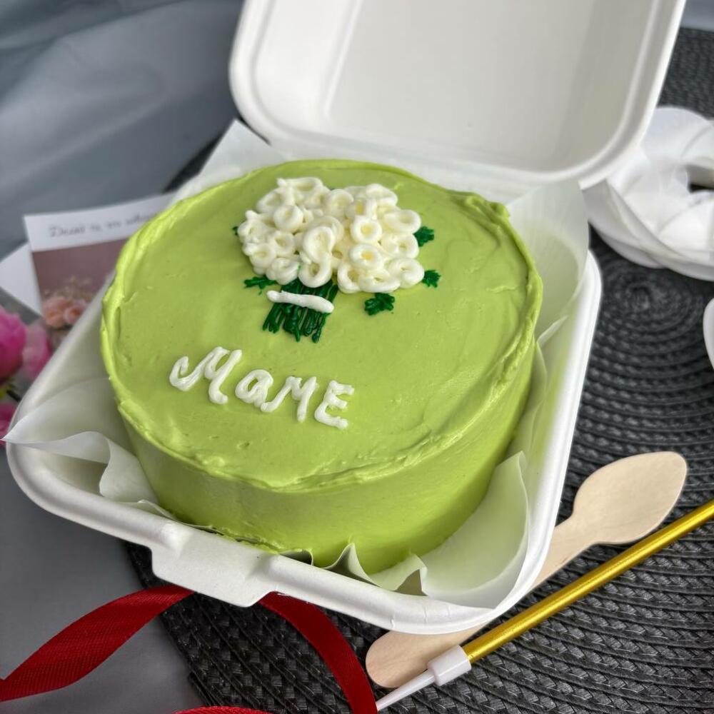 Бенто торт "Маме" фисташковый с букетом