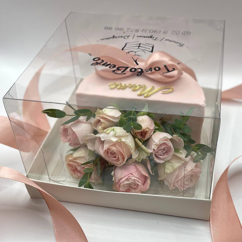 Бенто торт "Маме" с живыми цветами 500гр