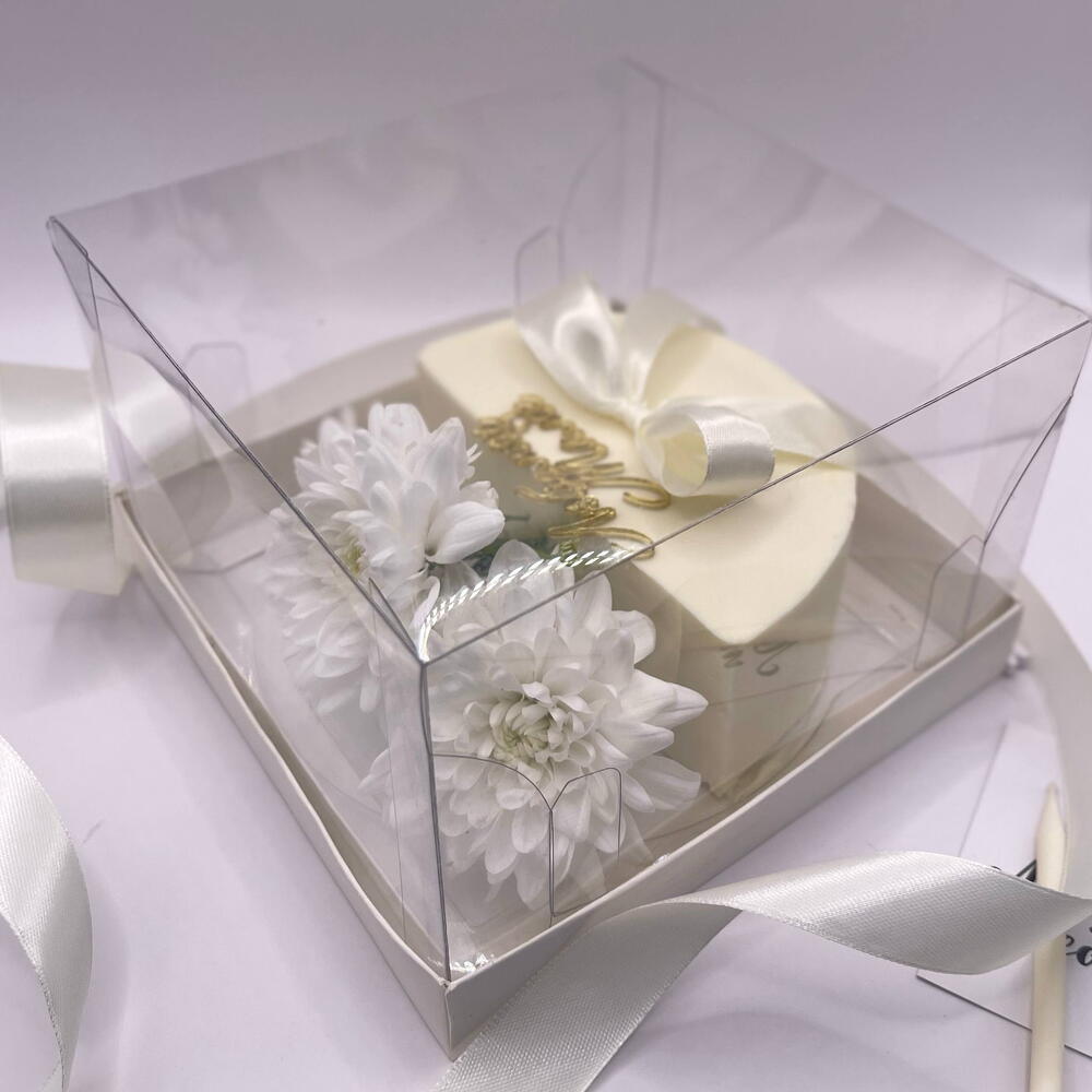 Бенто торт "Маме" с живыми цветами XL 500гр