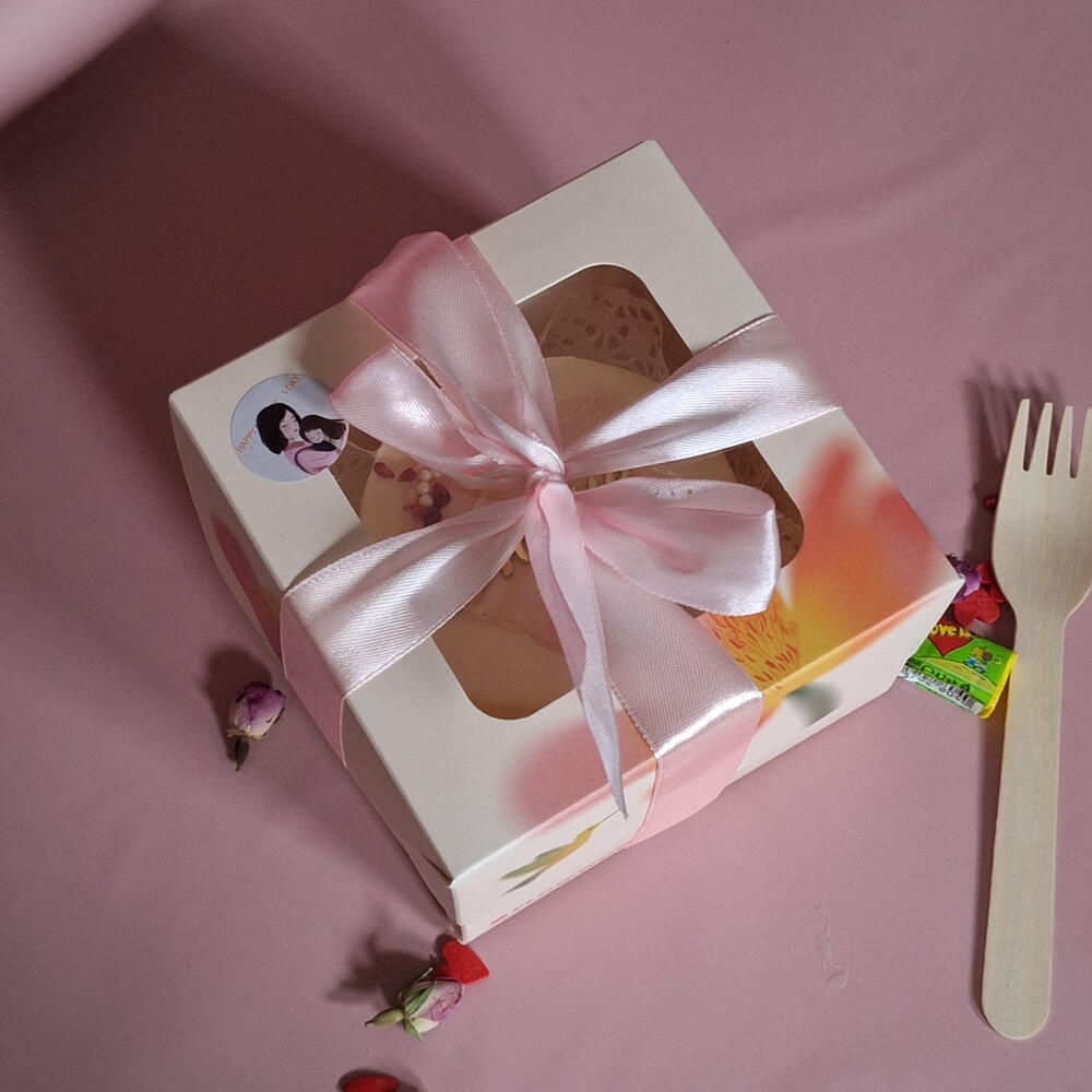 Бенто-торт Маме в нежно-розовых оттенках с малиной