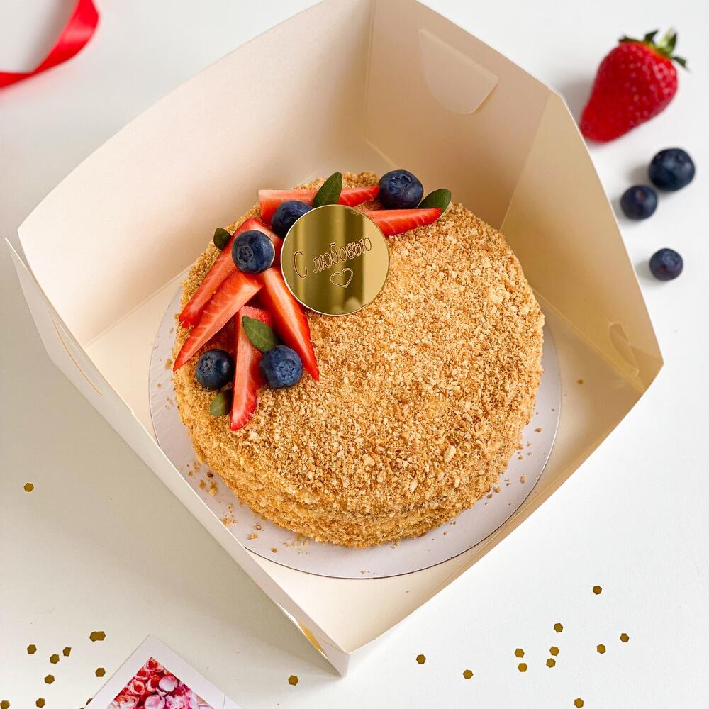 Бенто торт медовик 550 гр. классический с клубникой