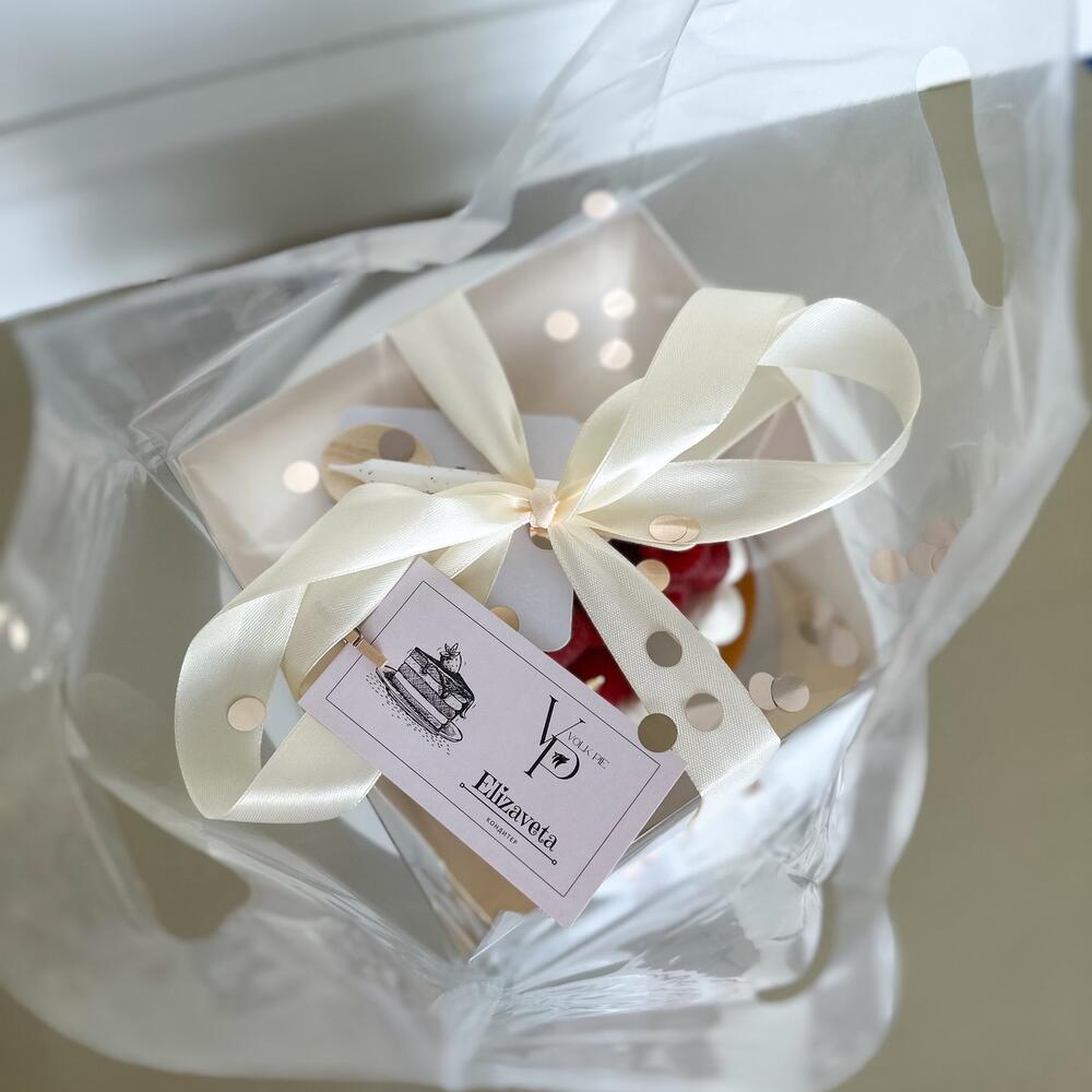 Бенто торт медовик с малиной в подарок на 14 февраля