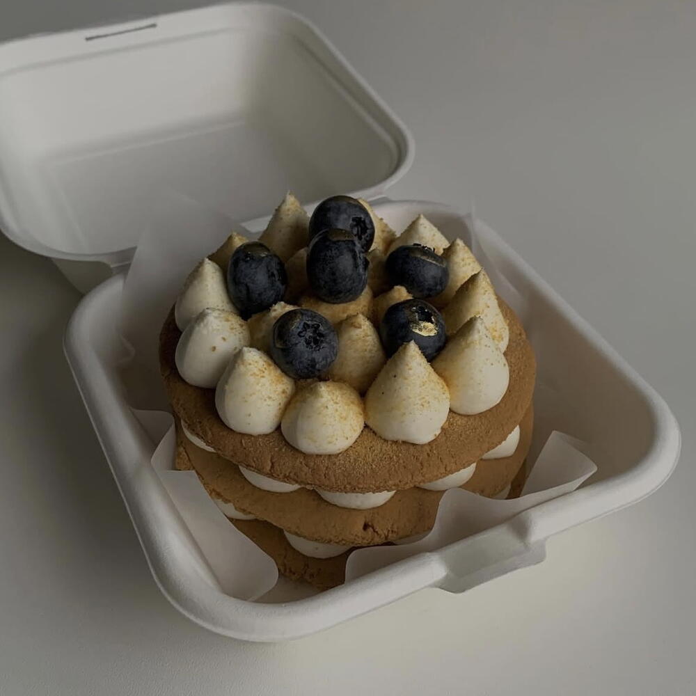 Бенто-торт медовик с ягодами(голубика 🫐)