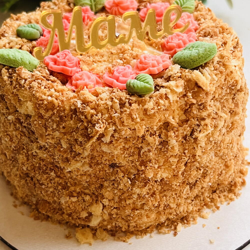 Бенто торт медовик с ягодным конфи