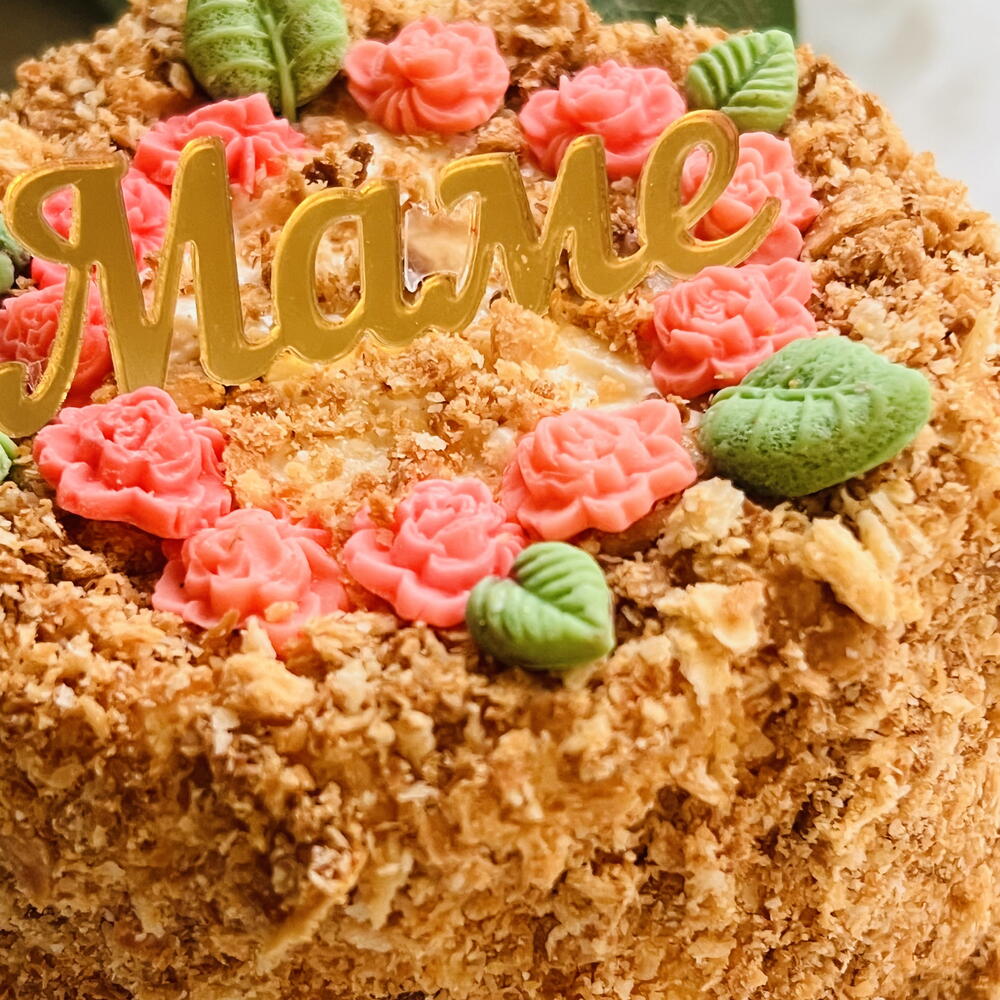 Бенто торт медовик с ягодным конфи