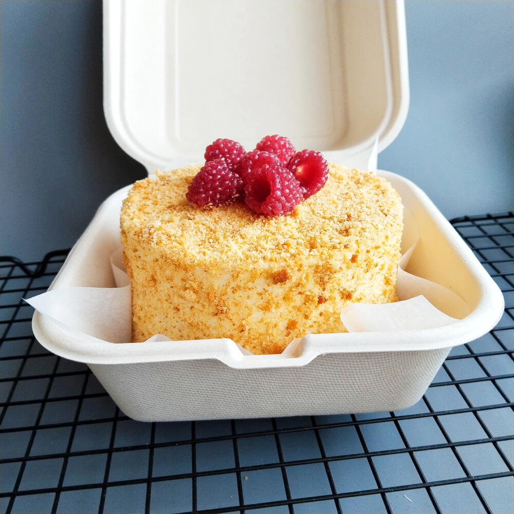 Бенто-торт медовик с желейной малиной