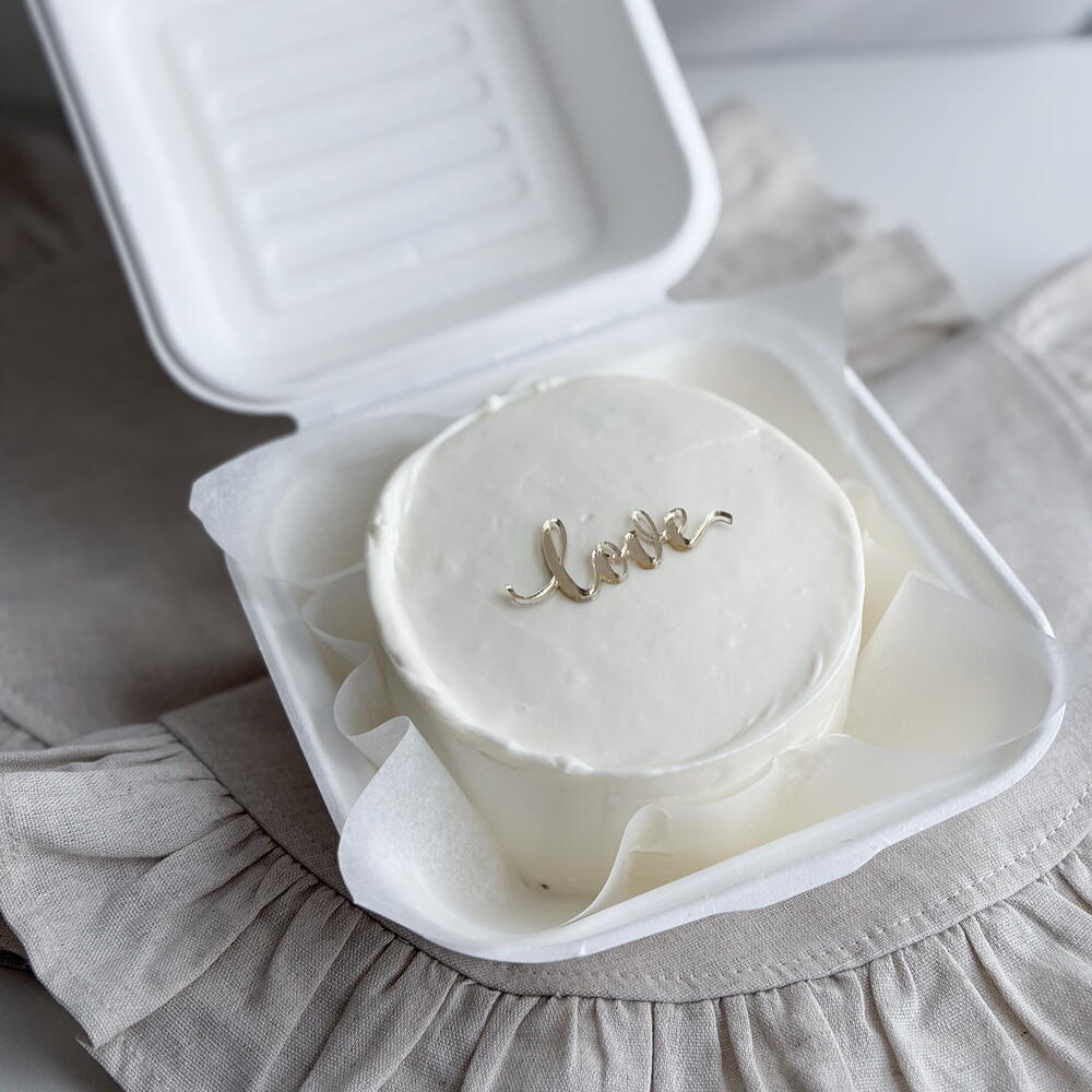 Бенто-торт минимализм "LOVE" на 14 февраля