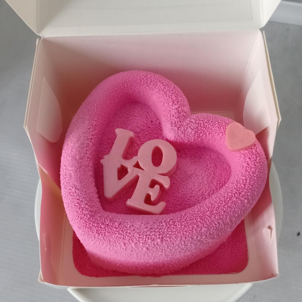Бенто торт муссовый LOVE, ЛЮБОВЬ
