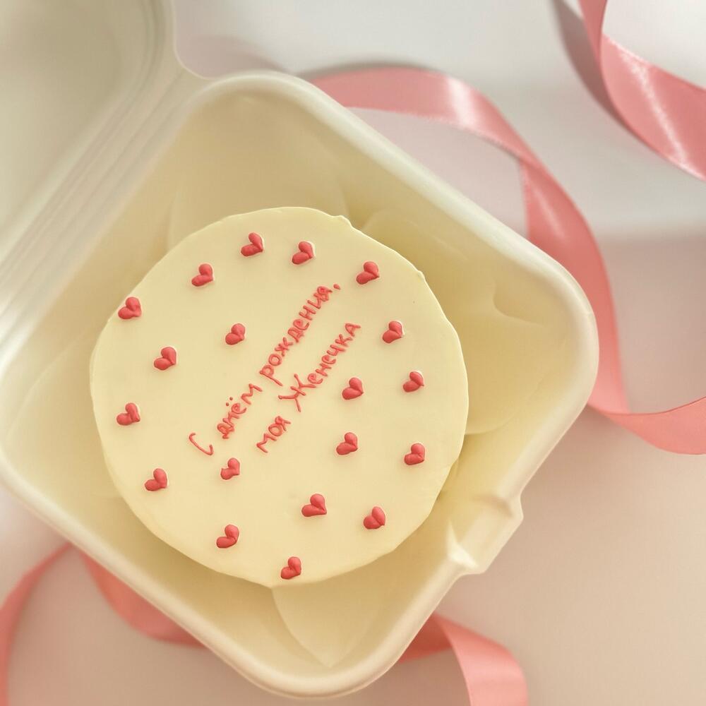 Бенто торт на день рождения с сердечками розовыми