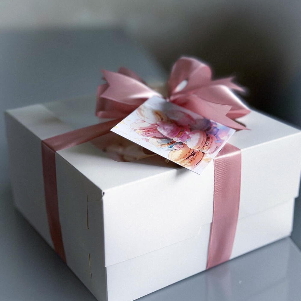 Бенто торт на день рождения с золотой окантовкой