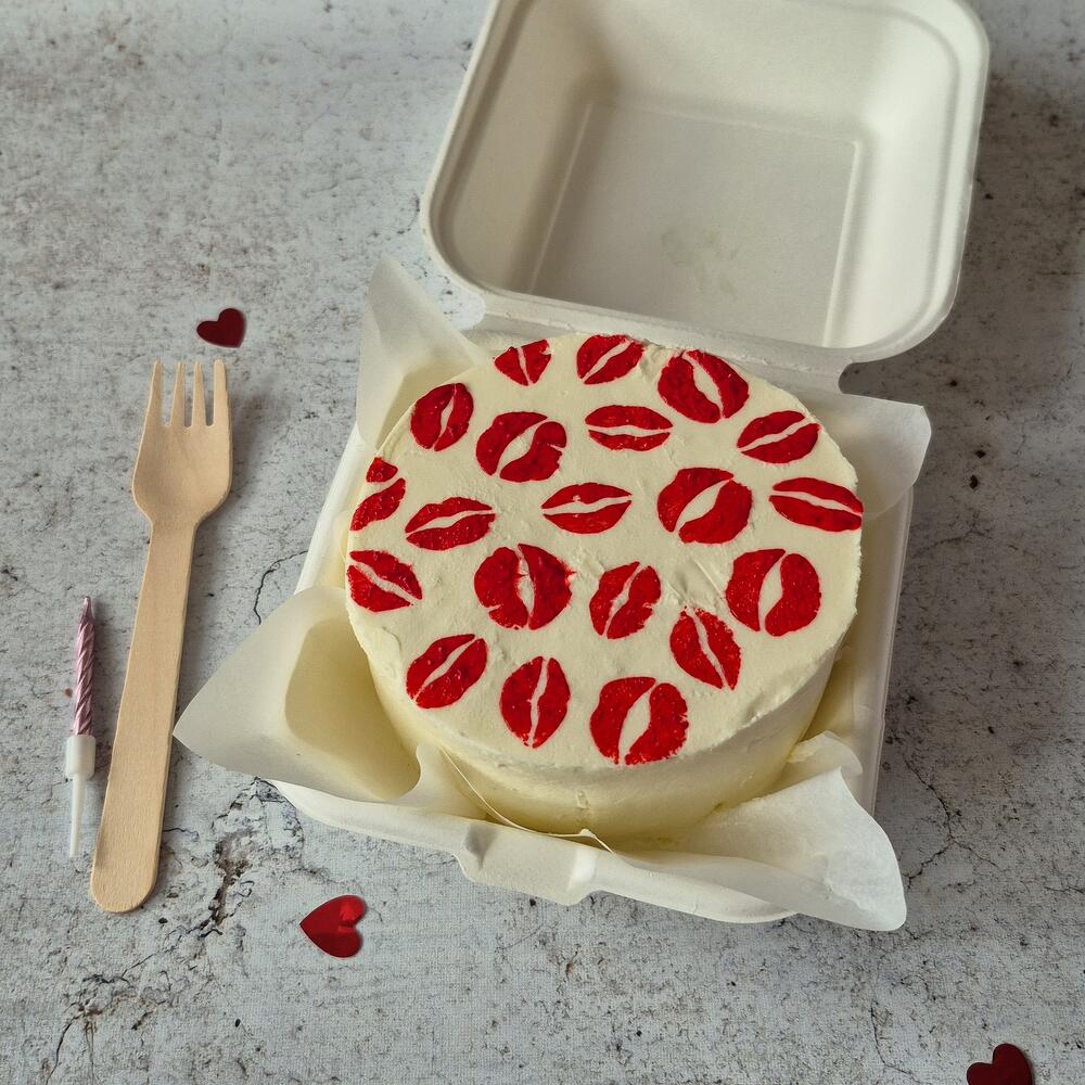 Бенто торт "Поцелуйчики" в подарок 14 февраля для мужа, друга, парня