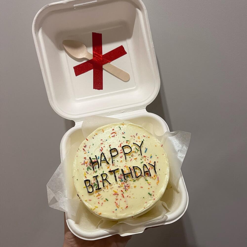 Бенто торт праздничный с посыпкой