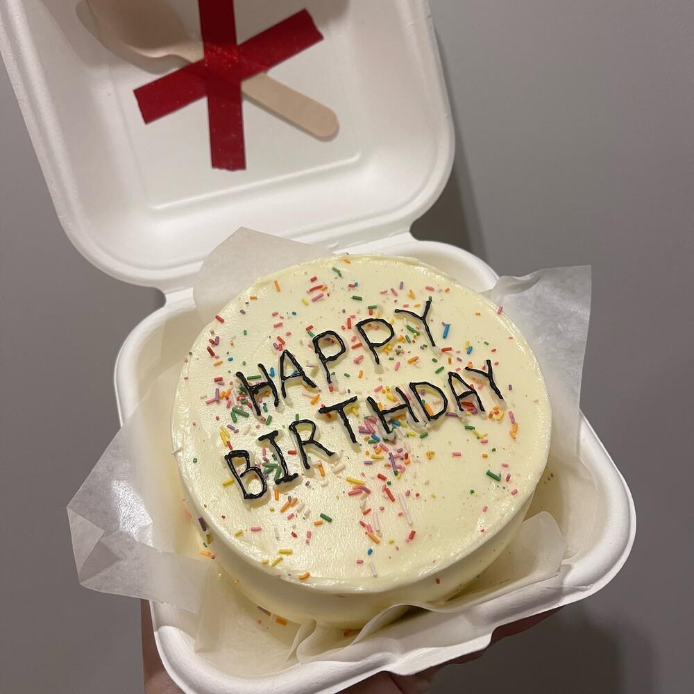 Бенто торт праздничный с посыпкой