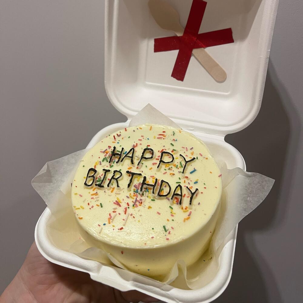 Бенто торт праздничный с посыпкой