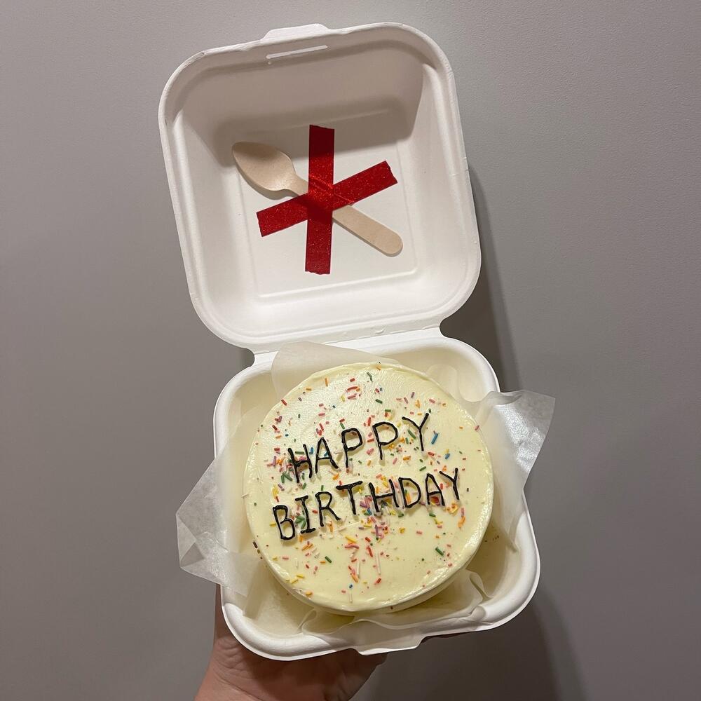 Бенто торт праздничный с посыпкой