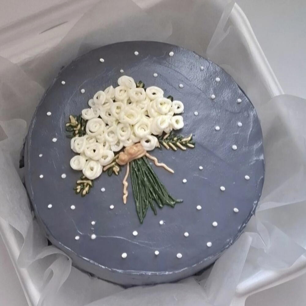 Бенто-торт с букетом цветов девушке жене маме подружке