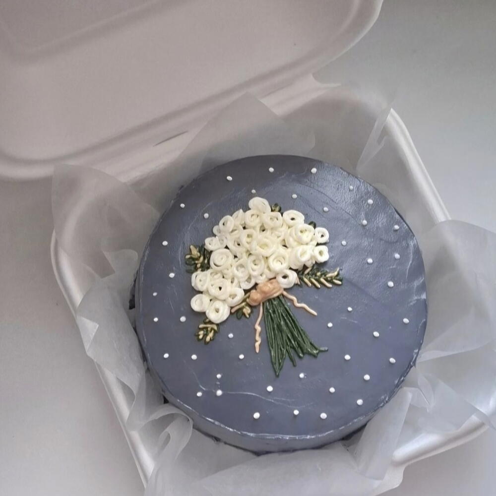 Бенто-торт с букетом цветов девушке жене маме подружке