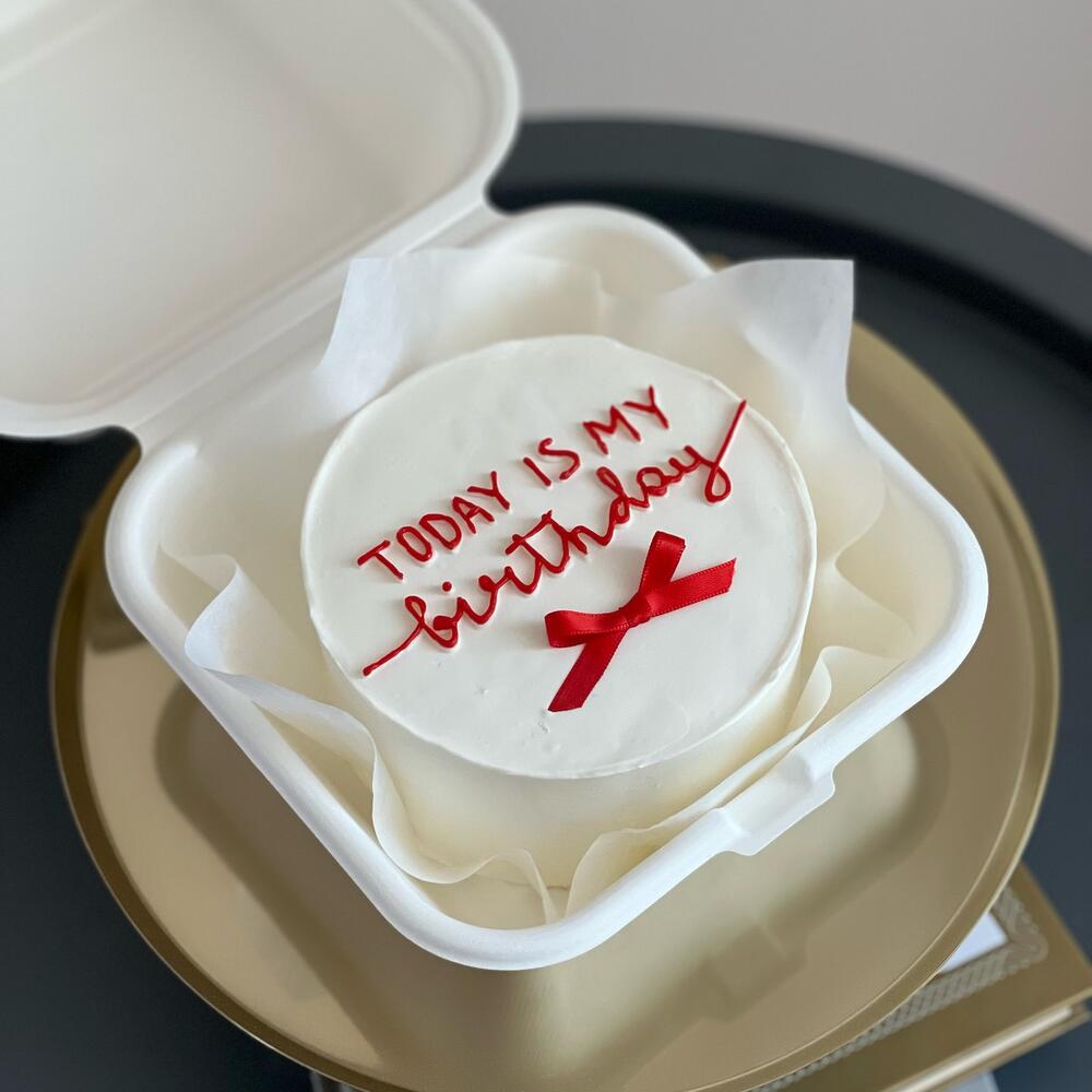 Бенто торт с красной надписью