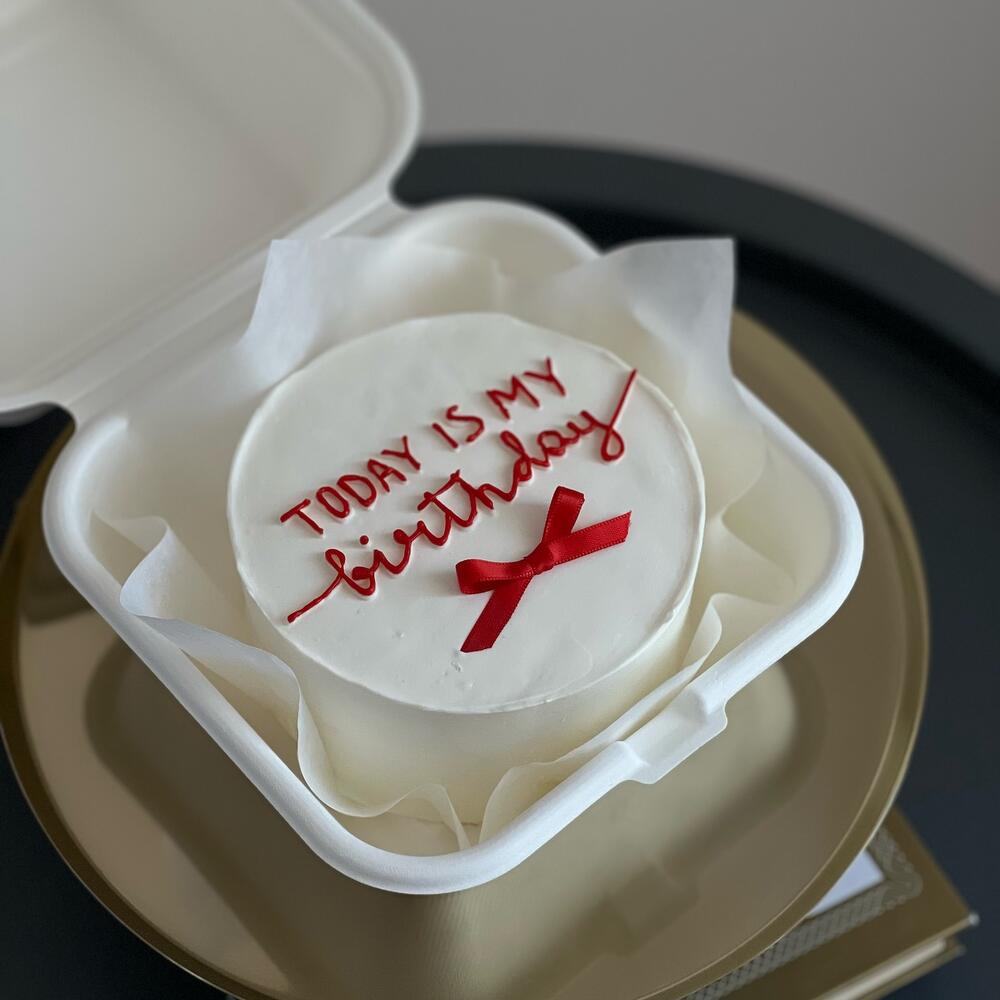 Бенто торт с красной надписью