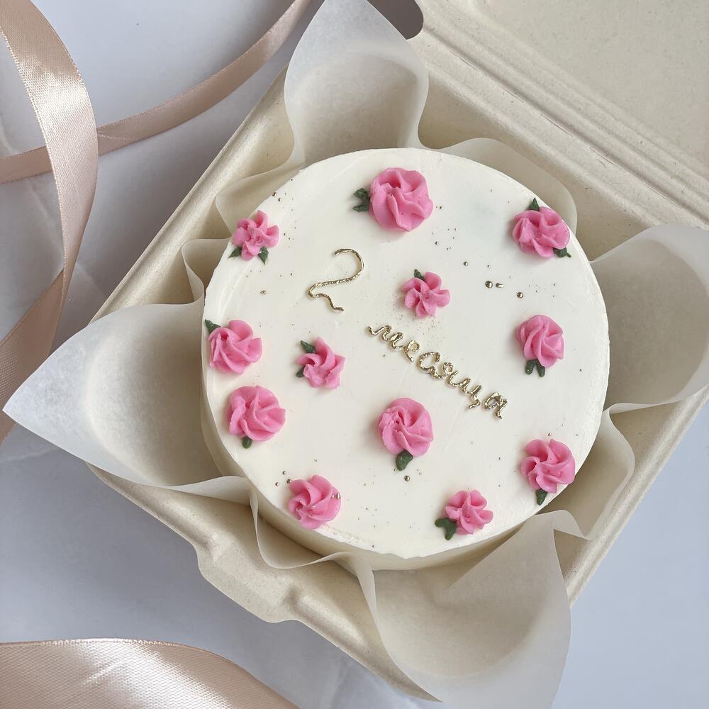 Бенто-торт с кремовыми розочками