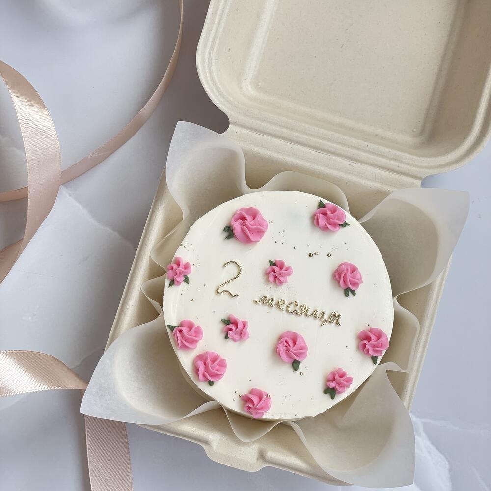 Бенто-торт с кремовыми розочками