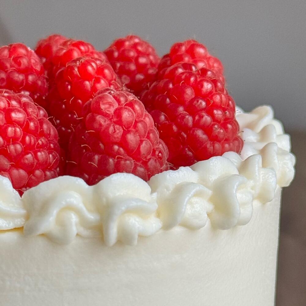 Бенто торт с малиной