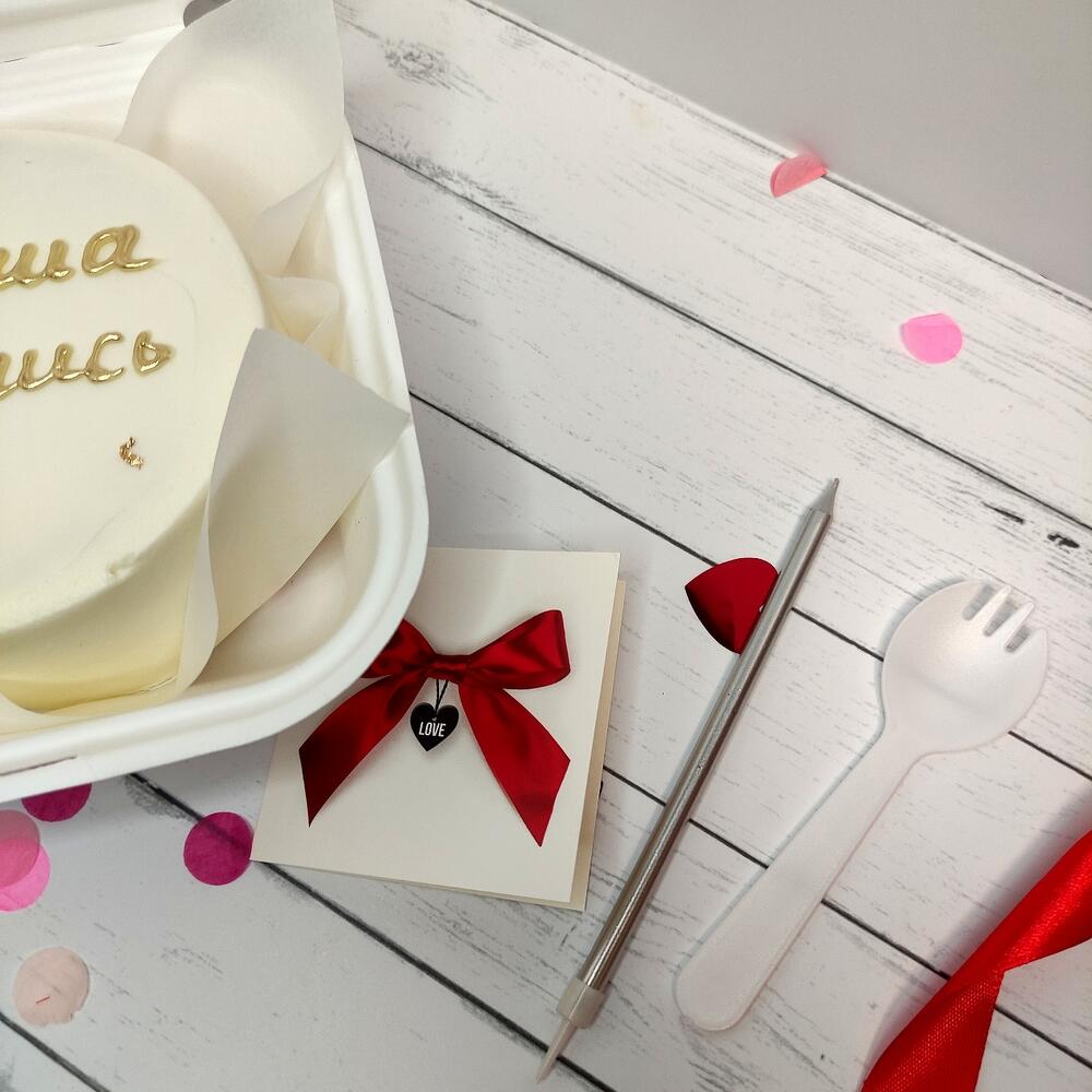 Бенто торт с надписью по запросу