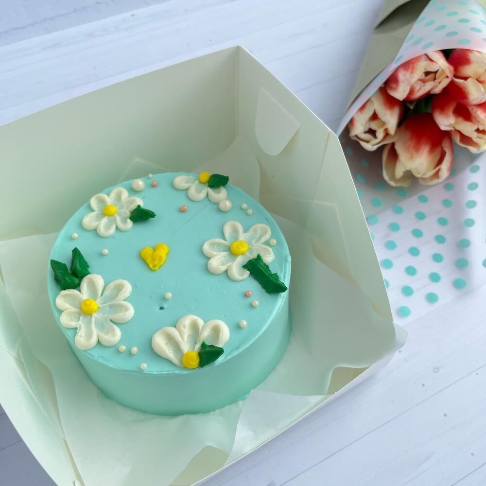 Бенто-торт с цветочным декором