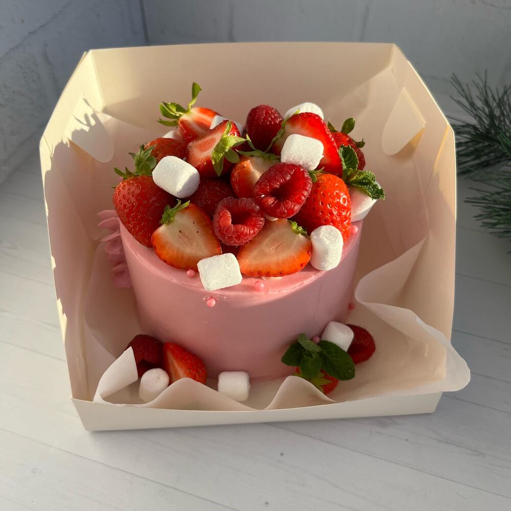 Бенто-торт с ягодным декором