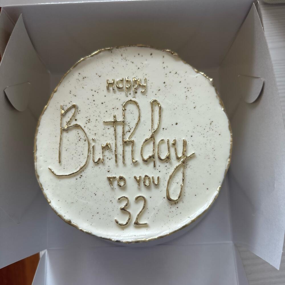 Бенто торт с золотой надписью