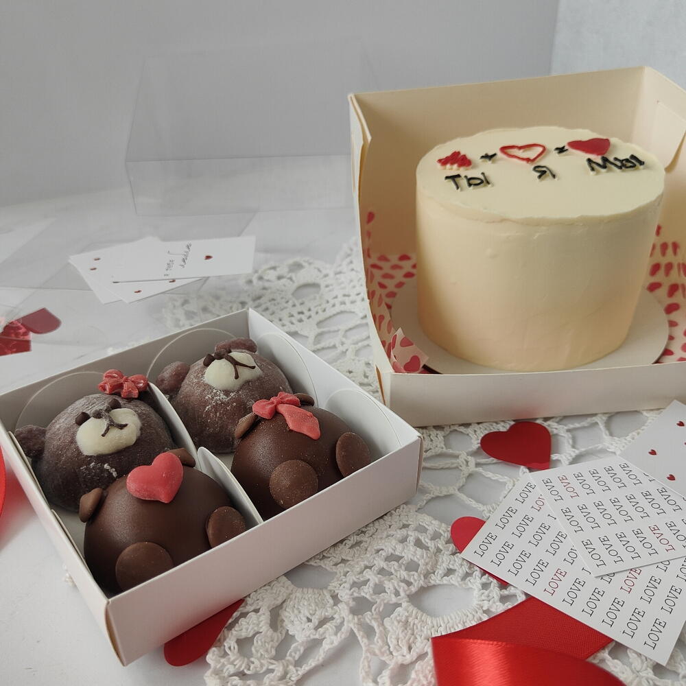 Бенто торт "ты+я=мы" и моти-чизкейки ассорти Люблю