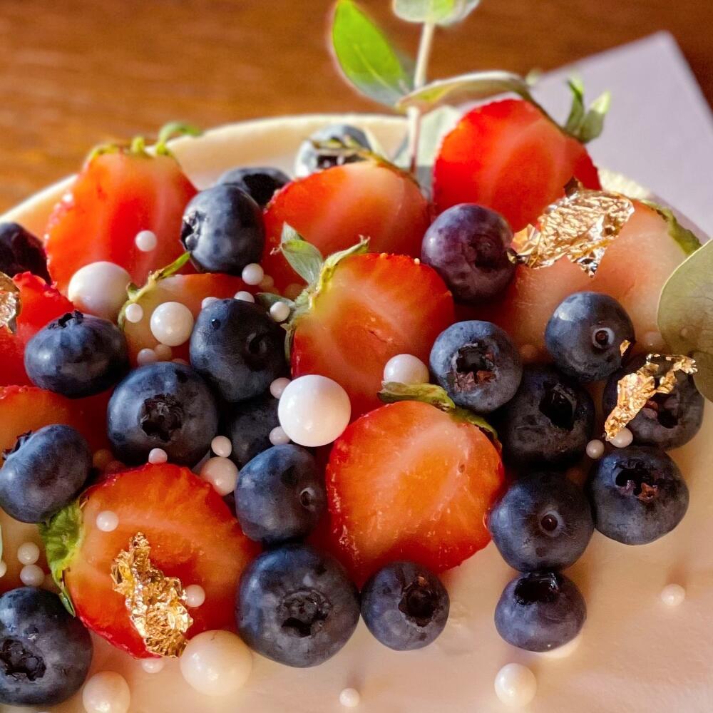 Бенто торт ягодный