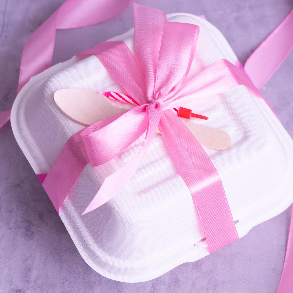 Полгодика (картинка и надпись любая!)