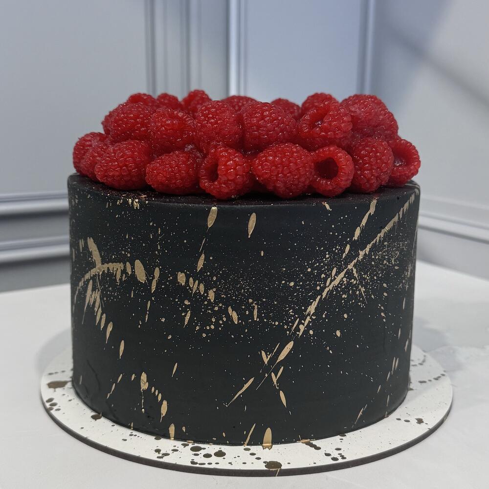 Торт Биг Макси Малиновый венок