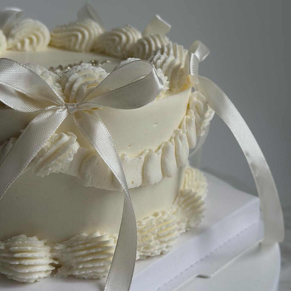 Торт ламбет с бантиками на день рождение