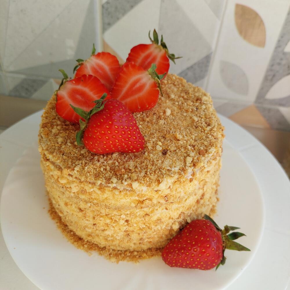 Торт медовик "клубничка". 1 кг