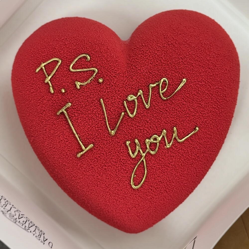 Торт сердце в велюре с топером