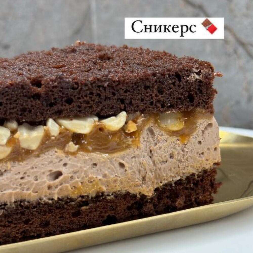 Торт сердце в велюре с топером