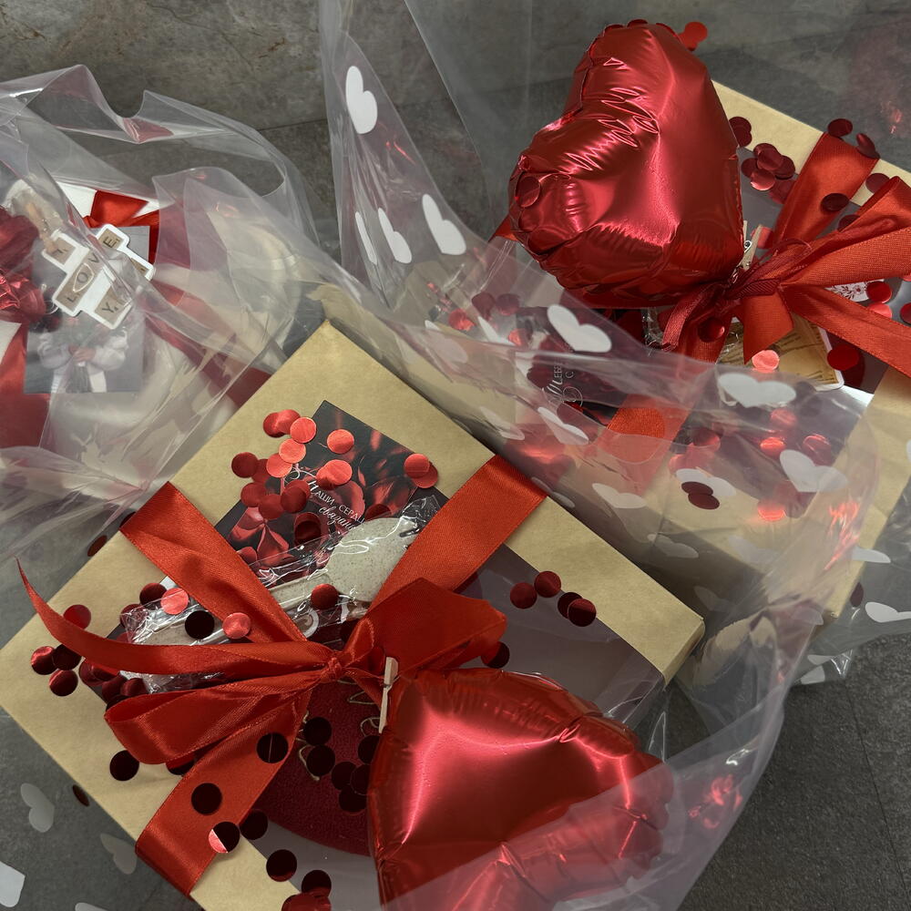 Торт сердце в велюре с топером