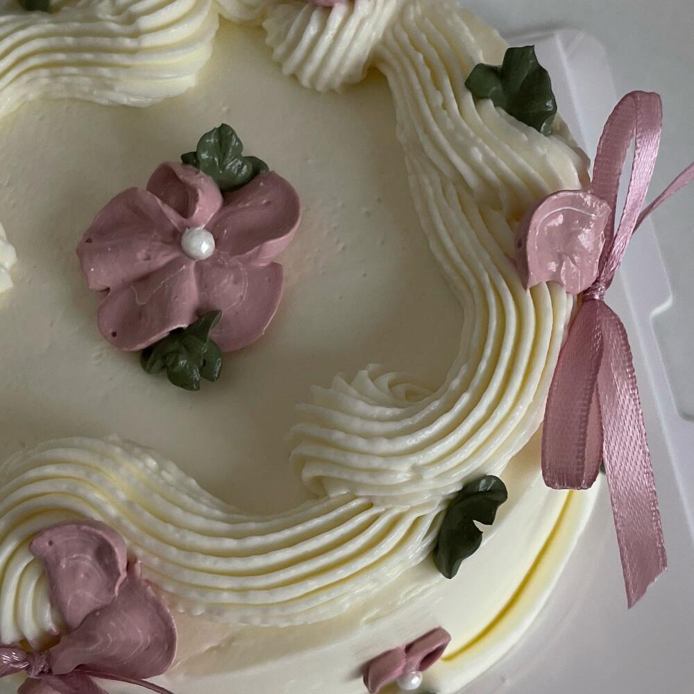 Торт в стиле ламбет с бантиками