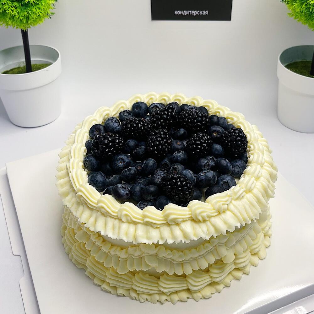 Торт в стиле ламбет с голубикой