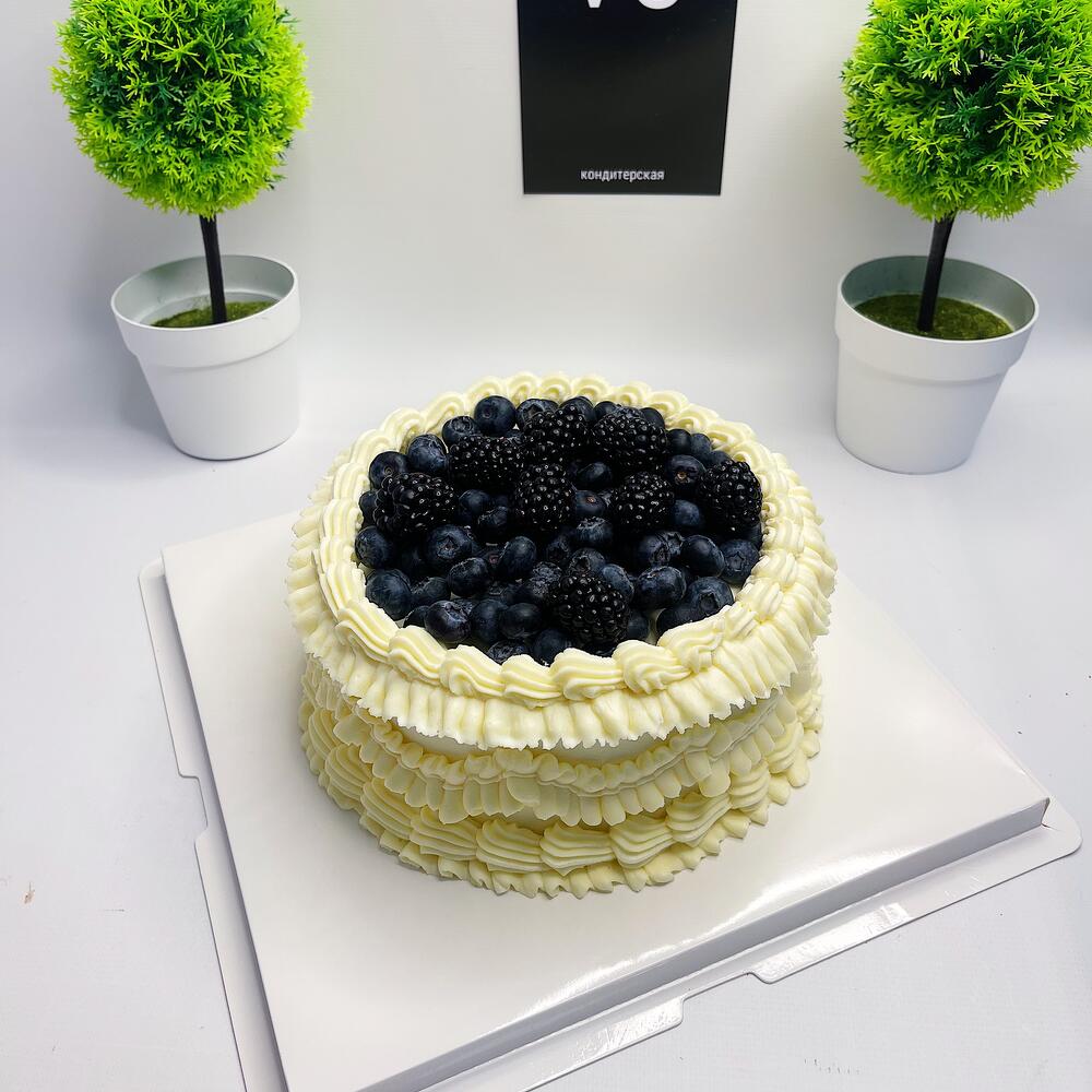 Торт в стиле ламбет с голубикой