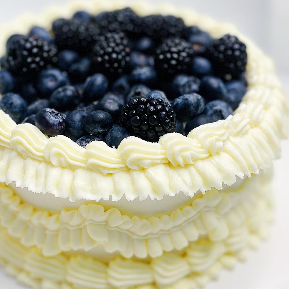 Торт в стиле ламбет с голубикой