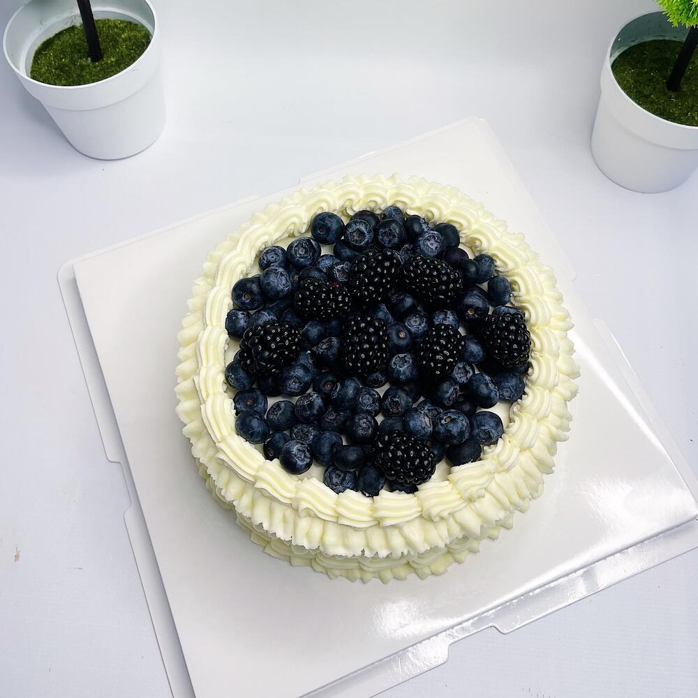 Торт в стиле ламбет с голубикой